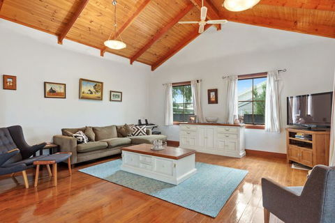 The Log Cabin 47 Jetty Road - Timeshare Accommodation 3