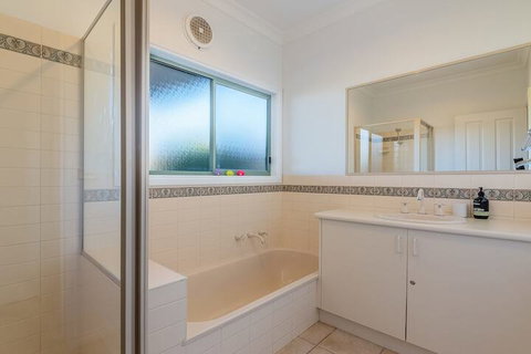 Beach Views On Beilby Free Wifi & Foxtel PET Friendly - Timeshare Accommodation 7