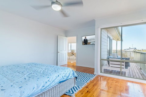 Beach Views On Beilby Free Wifi & Foxtel PET Friendly - Timeshare Accommodation 3
