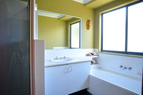 Beachcroft Inlet Side Close TO Town - Timeshare Accommodation 4