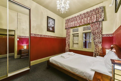 Wyatt Guest House - Timeshare Accommodation 4