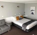 Country Roads Motor Inn