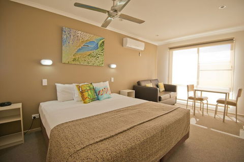 The Bowlo Holiday Cabins - Timeshare Accommodation 3