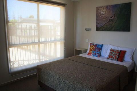 The Bowlo Holiday Cabins - Timeshare Accommodation 4