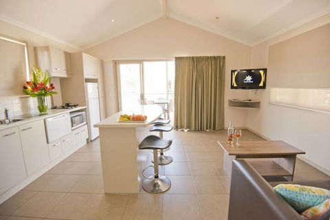 The Bowlo Holiday Cabins - Timeshare Accommodation 5
