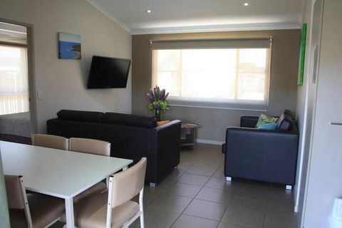 The Bowlo Holiday Cabins - Timeshare Accommodation 7