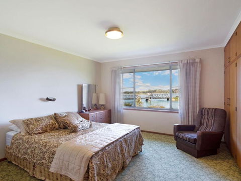 2 Water Crescent Retro Haven - Timeshare Accommodation 3