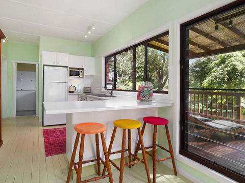 Retro Vibes 18 Norahview Street Bateau Bay - Timeshare Accommodation 3