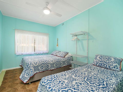 Retro Vibes 18 Norahview Street Bateau Bay - Timeshare Accommodation 4