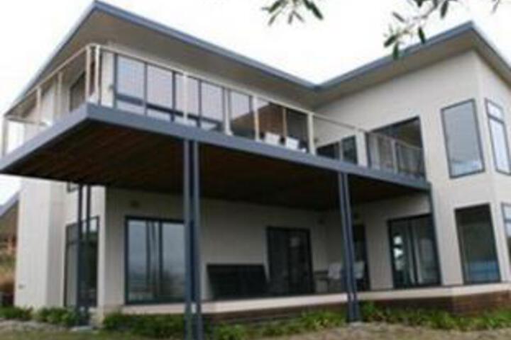 Binalong Bay TAS Timeshare Accommodation