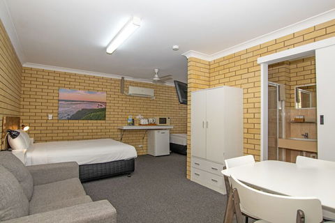 Coast Inn Motel - Timeshare Accommodation 7