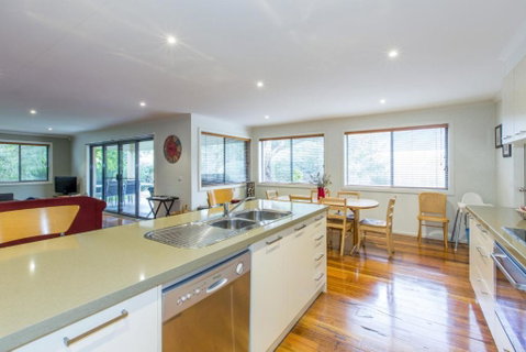 SURFSIDE GETAWAY In PICTURESQUE INVERLOCH - Timeshare Accommodation 1