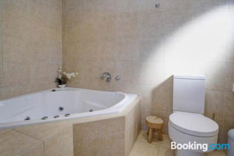 ROCKPOOL (4 Night Min) - Timeshare Accommodation 4