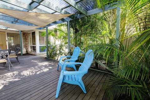 FRANGIPANI BEACH HOUSE PET FRIENDLY 22 Belbourie Cres Boomerang Beach - Timeshare Accommodation 5