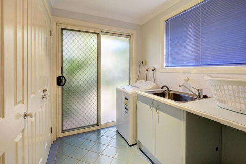 FRANGIPANI BEACH HOUSE PET FRIENDLY 22 Belbourie Cres Boomerang Beach - Timeshare Accommodation 2
