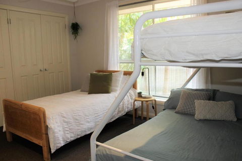 FRANGIPANI BEACH HOUSE PET FRIENDLY 22 Belbourie Cres Boomerang Beach - Timeshare Accommodation 1