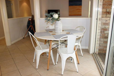 FRANGIPANI BEACH HOUSE PET FRIENDLY 22 Belbourie Cres Boomerang Beach - Timeshare Accommodation 3