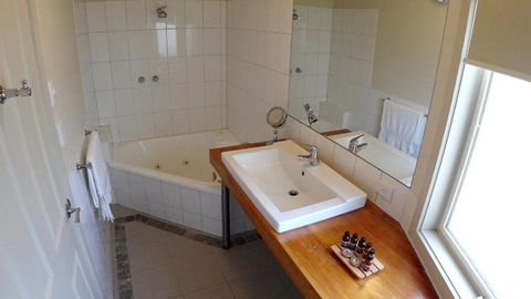 Two Truffles Cottages - Timeshare Accommodation 4