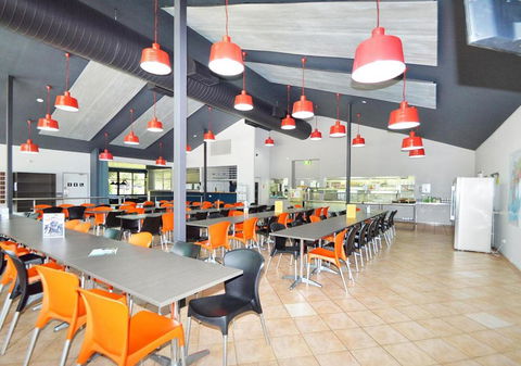 Cairns Adventure Lodge Includes All Meals Served In The Dining Hall - Timeshare Accommodation 7