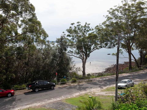 Baggies On Dutchies 9 Burbong Street Large House With Aircon Boat Parking & Waterviews - Timeshare Accommodation 1