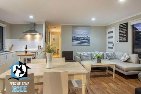 Almost New + Sea & Lake Views - Timeshare Accommodation 0