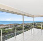 Avaya Sellicks Beachfront Getaway WiFi - Timeshare Accommodation