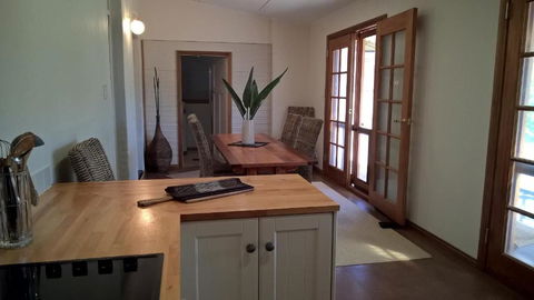 Book Keepers Cottage - Timeshare Accommodation 5