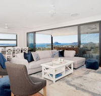 Hilltop Hideaway Breathtaking views moments to beach