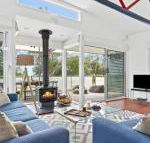 The Boathouse comfortable beachfront home - Timeshare Accommodation