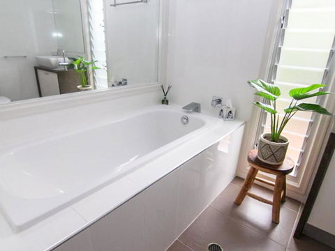 Two Sands Town House - Timeshare Accommodation 6