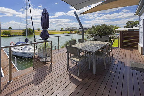 Pelican Landing Stunning Lake King Views - Timeshare Accommodation 2