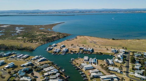 Pelican Landing Stunning Lake King Views - Timeshare Accommodation 3