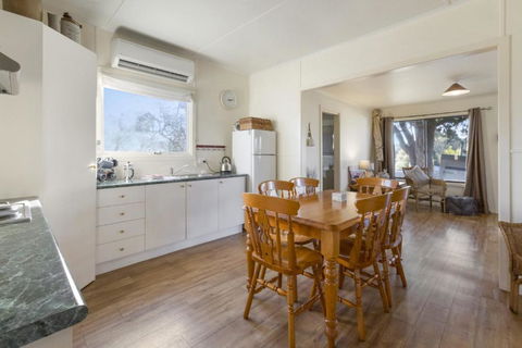 Katisha Cottage Pet Friendly & Close To Town - Timeshare Accommodation 2