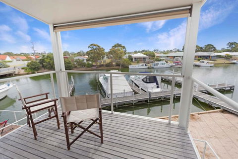 Beach 2 Waterfront Villa & Beach - Timeshare Accommodation 3