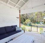 Little Beach House 4 James Crescent Little Beach with air con WiFi  boat parking