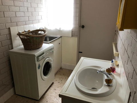 Flat 1 / 15 Dalmeny Drive - Timeshare Accommodation 5