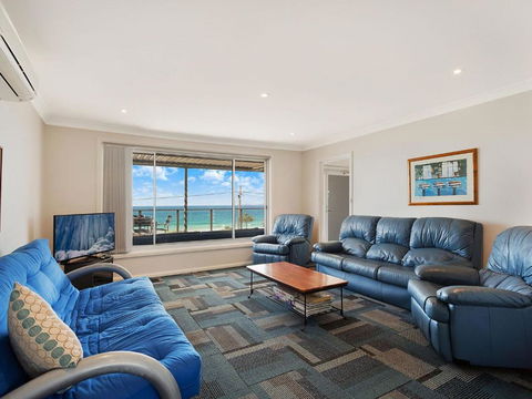 81 Dalmeny Drive Beach House - Timeshare Accommodation 4