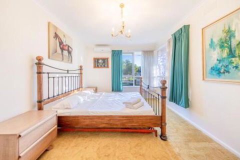 Doncaster Beautiful 4 Bedder+ Walking To Westfield - Timeshare Accommodation 0
