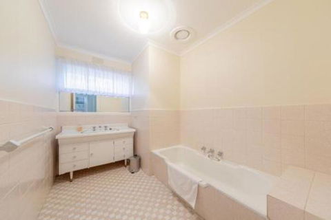 Doncaster Beautiful 4 Bedder+ Walking To Westfield - Timeshare Accommodation 6