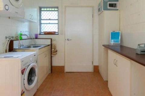 Blue Water Retreat Downstairs - Timeshare Accommodation 3