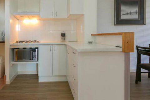 Blue Water Retreat Downstairs - Timeshare Accommodation 4