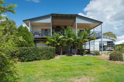 Blue Water Retreat Upstairs - Timeshare Accommodation 4