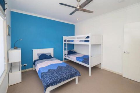 Blue Water Retreat Upstairs - Timeshare Accommodation 7