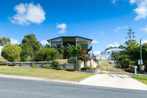 Blue Water Retreat Upstairs & Downstairs - Timeshare Accommodation 0