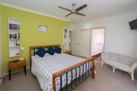 Blue Water Retreat Upstairs & Downstairs - Timeshare Accommodation 5