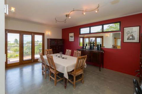 Blue Water Retreat Upstairs & Downstairs - Timeshare Accommodation 4