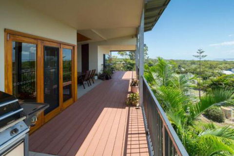 Blue Water Retreat Upstairs & Downstairs - Timeshare Accommodation 3