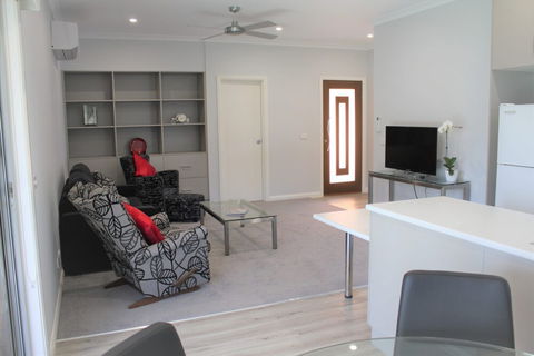 Willow Island Waterfront - Timeshare Accommodation 2
