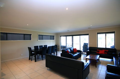 The Anchorage By The Lake - Timeshare Accommodation 5