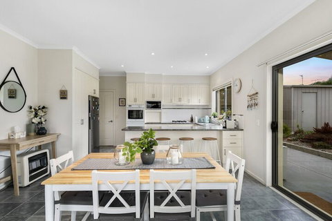 Beached AS Free Wifi Netflix & Foxtel Heated Pool - Timeshare Accommodation 4